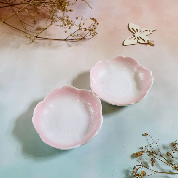 Đĩa nhỏ đựng đồ chấm men bóng hình hoa